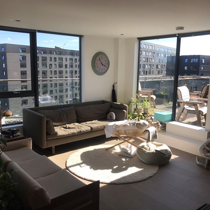 Furnished apartment in Flint Glass Wharf with house plants and balcony in the sun