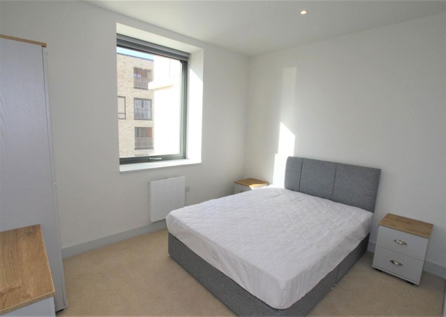 Apt 33, One Vesta image 3