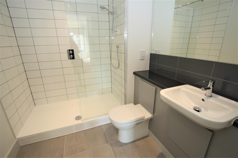 Apt 33, One Vesta image 4