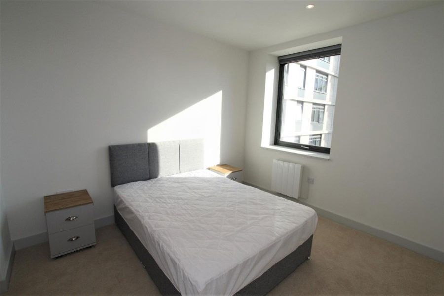 Apt 33, One Vesta image 5