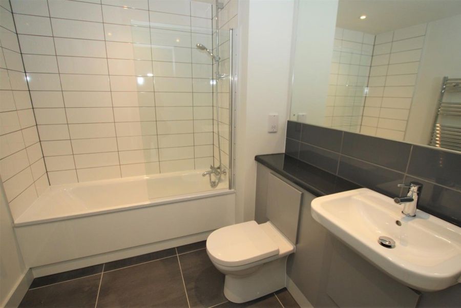 Apt 33, One Vesta image 6