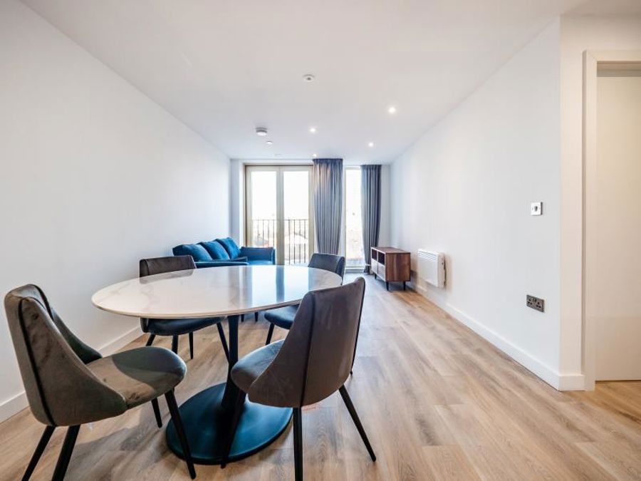 Apt 47 :: The Quarters image 7