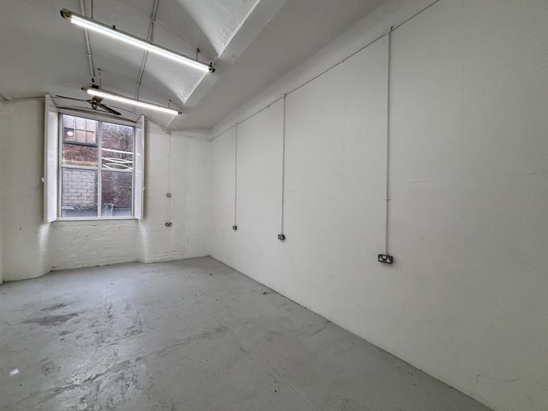 R11 :: Wellington House  image 1