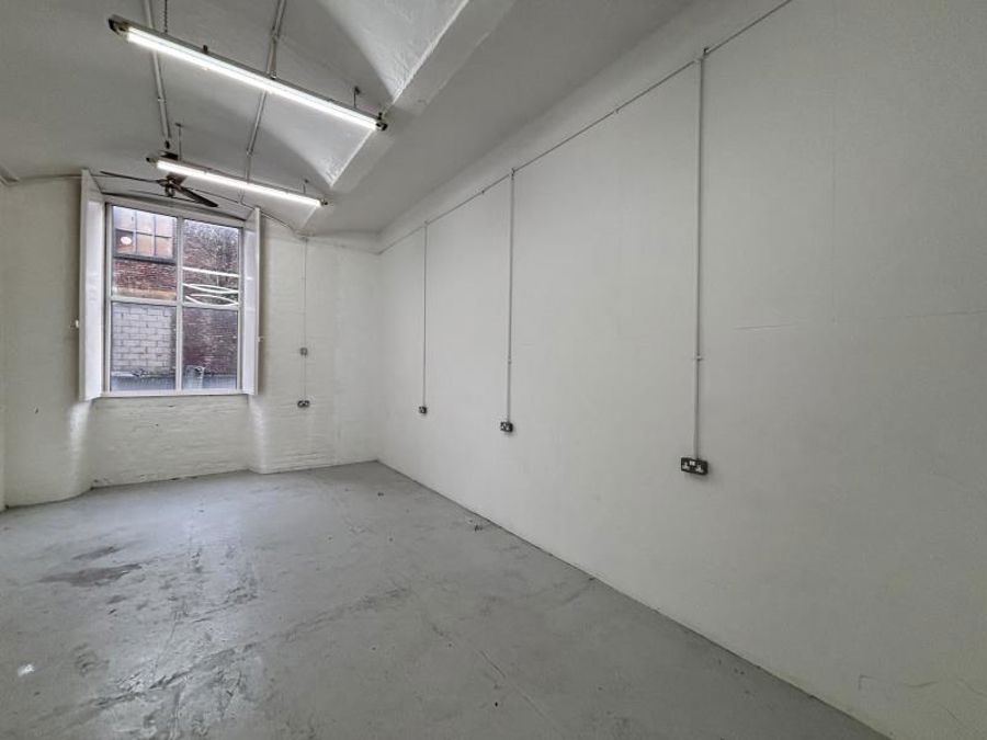 R11 :: Wellington House  image 1