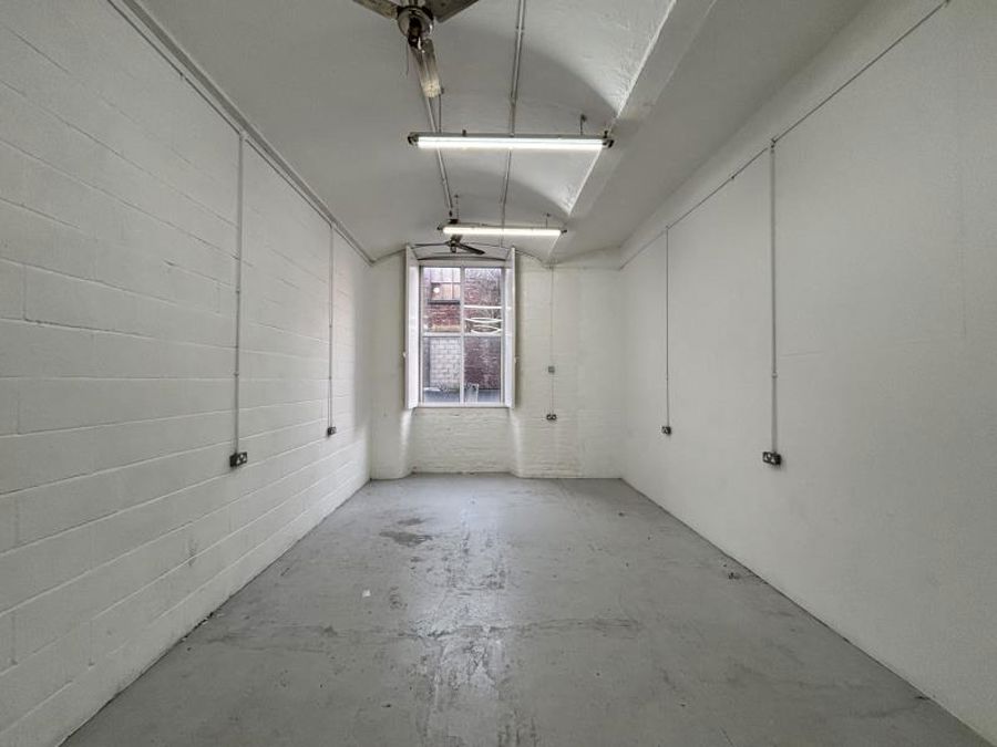 R11 :: Wellington House  image 3