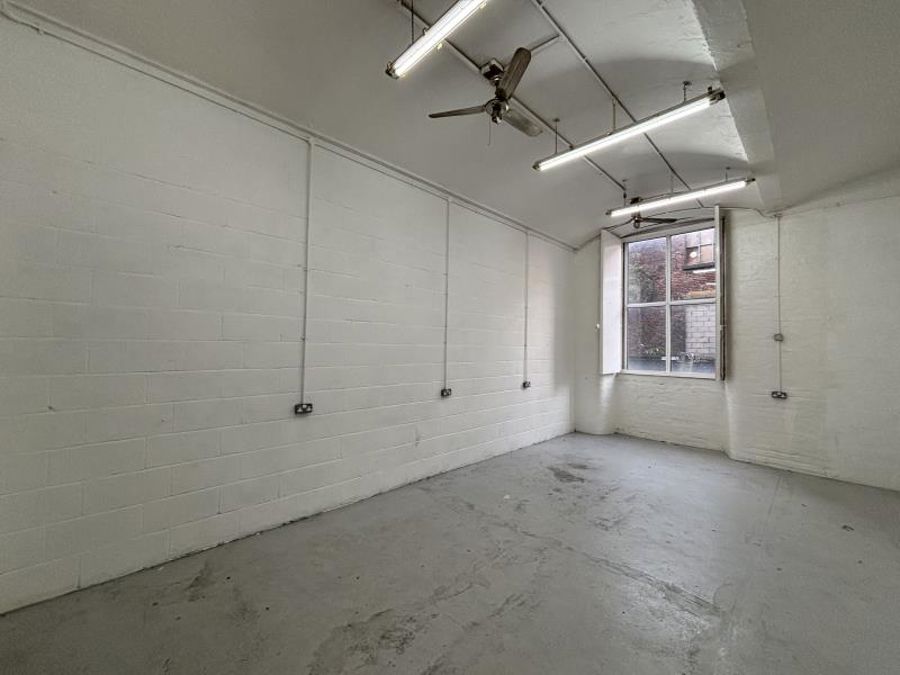 R11 :: Wellington House  image 4