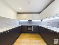 Apt 22 :: One Cutting Room image 5