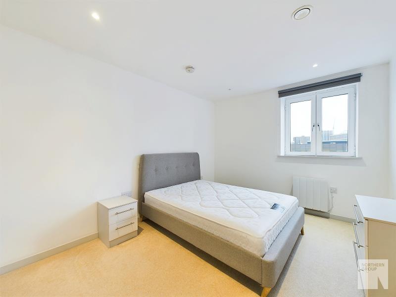 Apt 22 :: One Cutting Room image 6