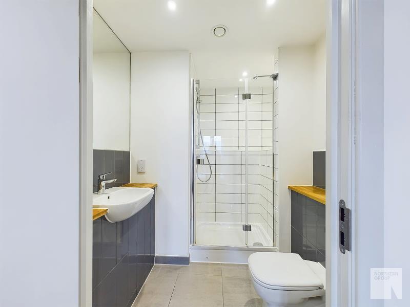 Apt 22 :: One Cutting Room image 7