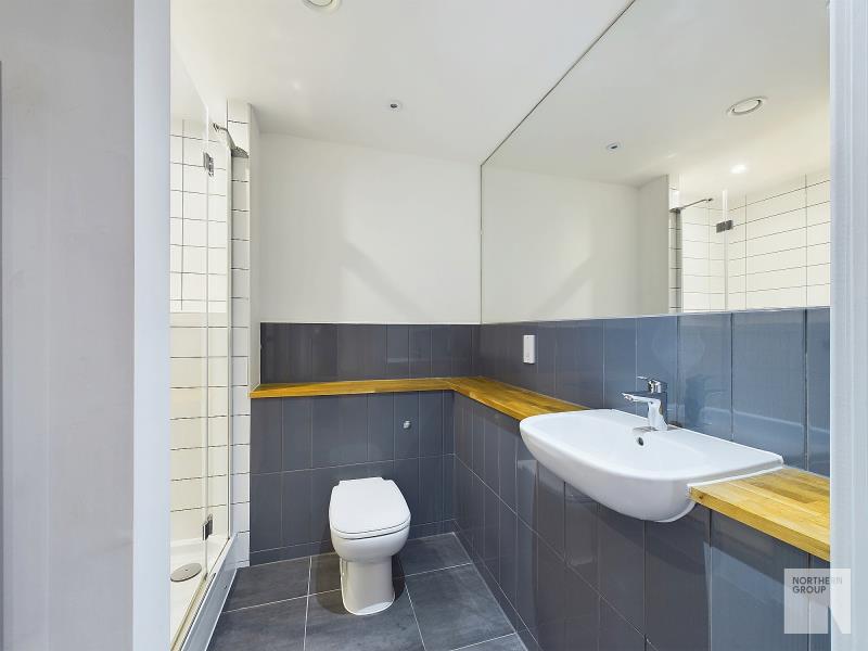 Apt 22 :: One Cutting Room image 9