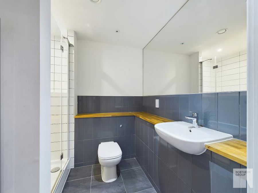 Apt 22 :: One Cutting Room image 9