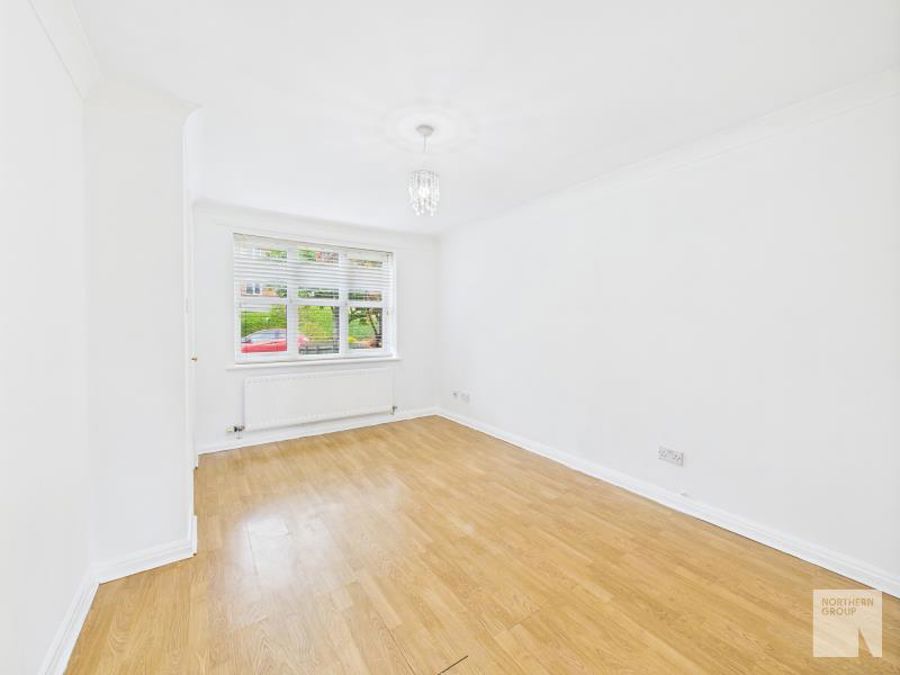 Greetland Drive :: M9 image 1