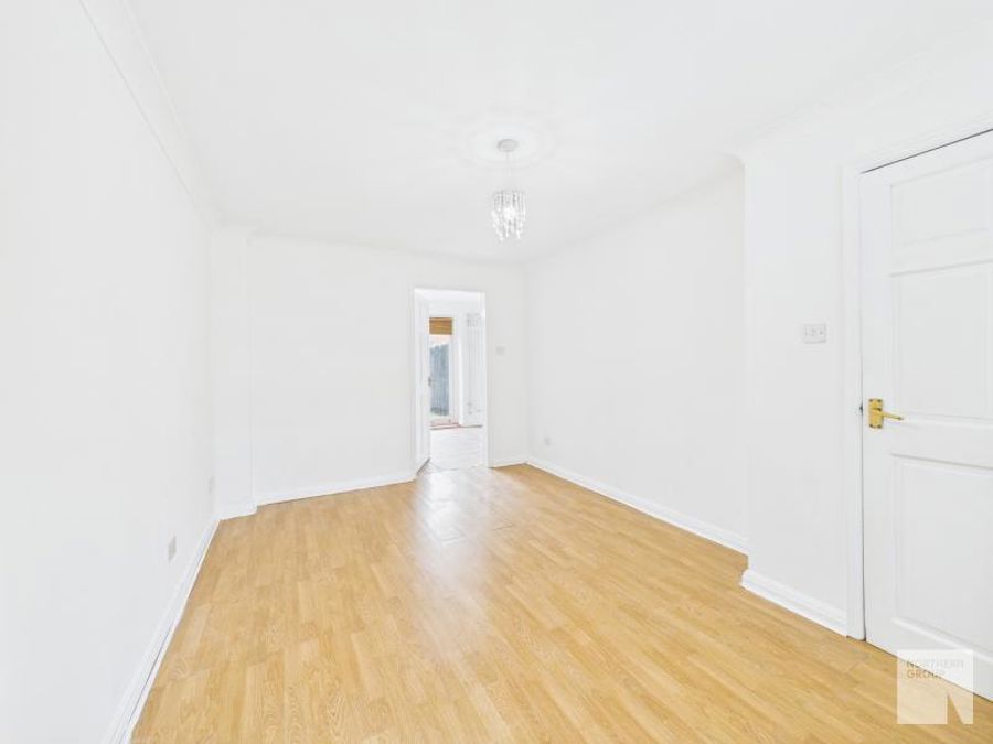 Greetland Drive :: M9 image 5