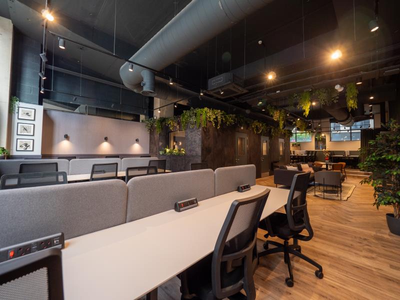 Private office at Piccadilly Place image 7