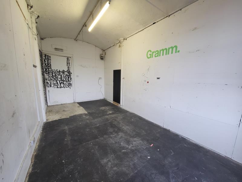 Unit 16/17, Room 8 :: Wellington House  image 3