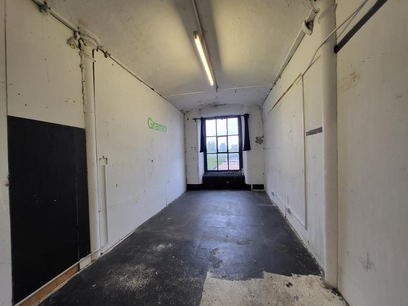 Unit 16/17, Room 8 :: Wellington House  image 4