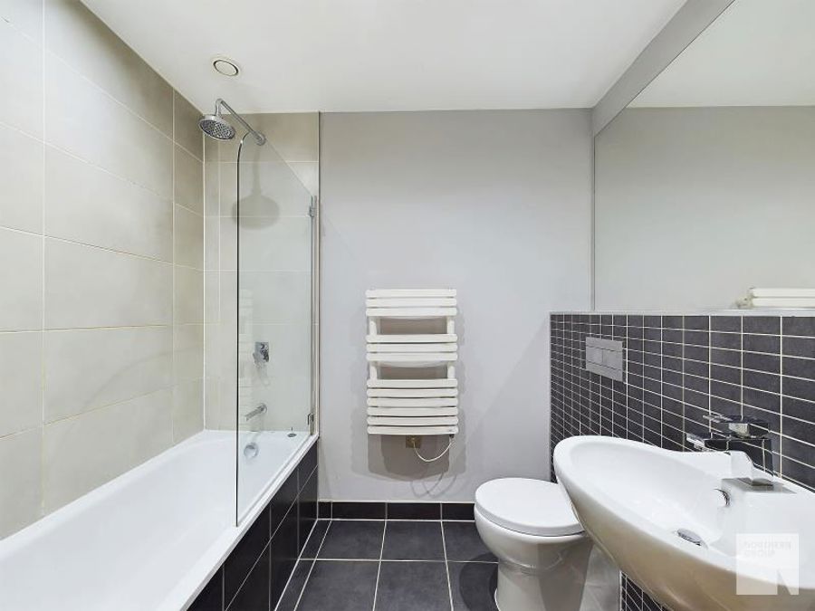 Apt 3.03 :: Flint Glass Wharf image 6
