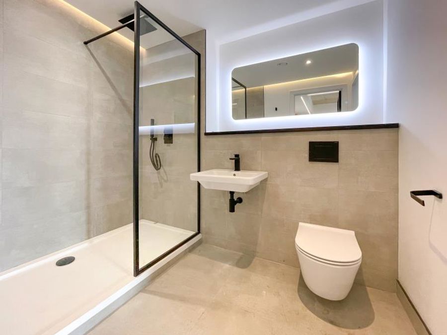 Apt 8.06 :: One Silk Street image 5