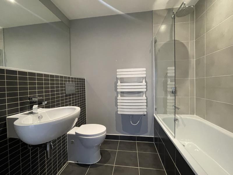 Apt 4.14 :: Flint Glass Wharf image 8
