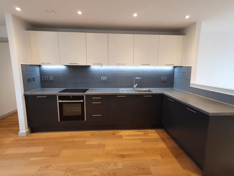 Apt 24 :: Cutting Room Square image 5