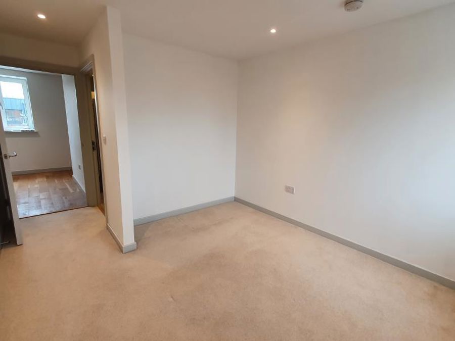 Apt 24 :: Cutting Room Square image 13