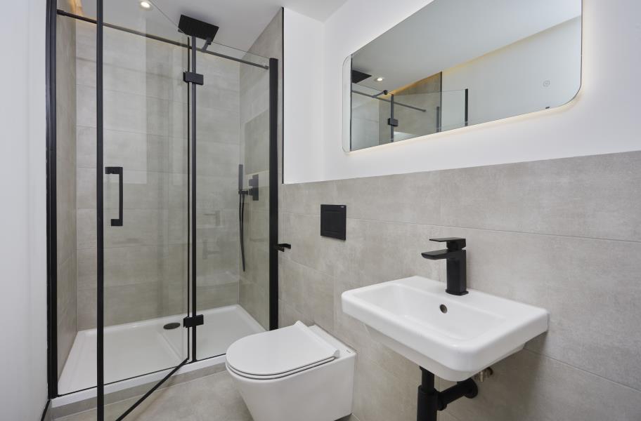 Apt 8.02 :: One Silk Street image 12
