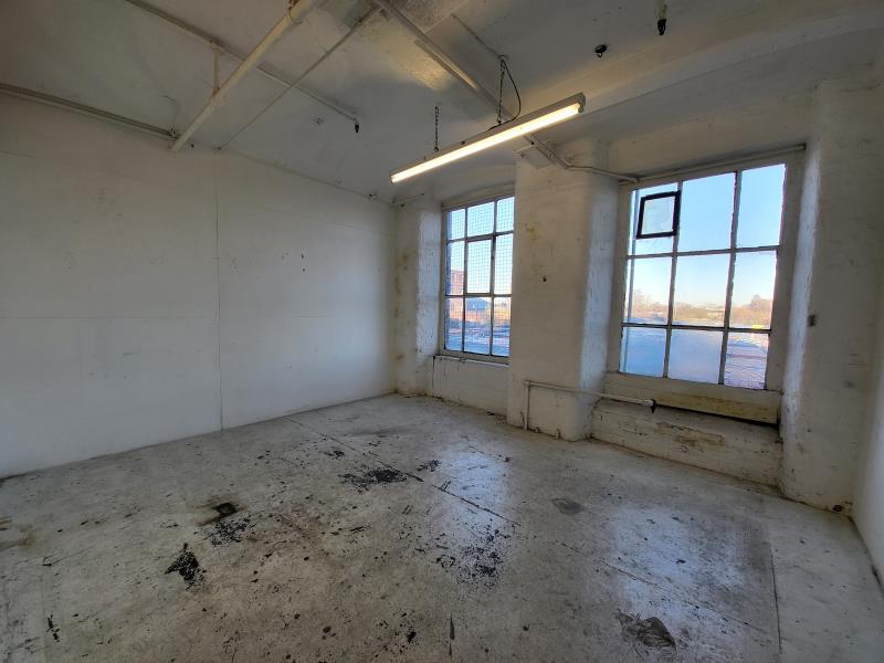 Unit 16/17, Room 2 :: Wellington House  image 2