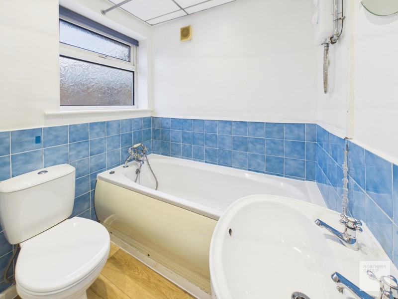Scott Road :: Droylsden image 6