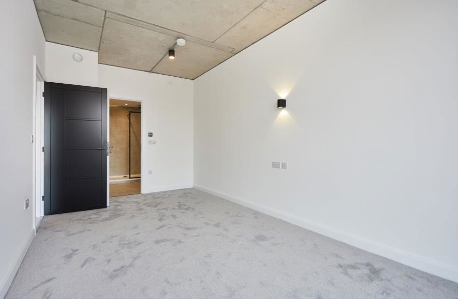 Apt 3.02 :: One Silk Street image 10
