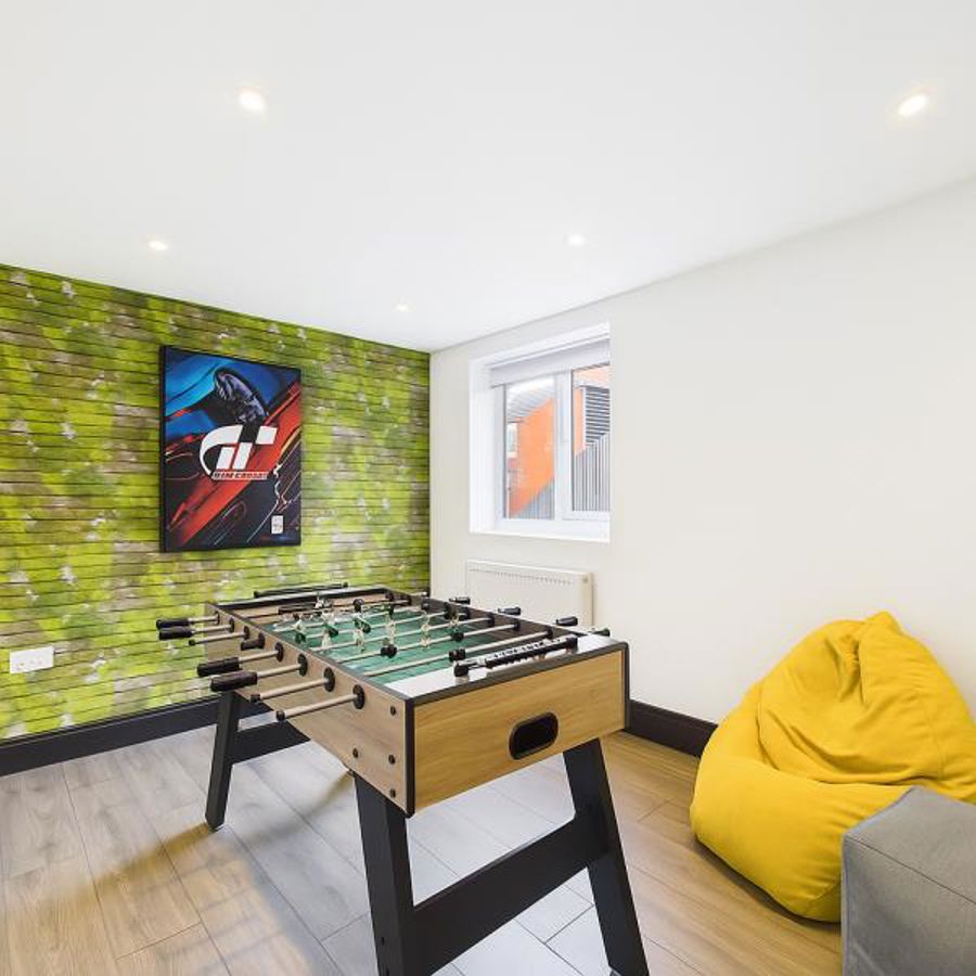 Surrey Avenue :: Marsland Green image 3