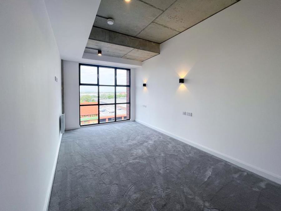 Apt :: 7.12 One Silk Street image 4