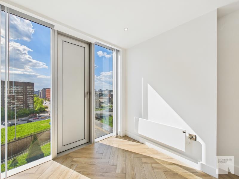 Elizabeth Tower :: Manchester image 4