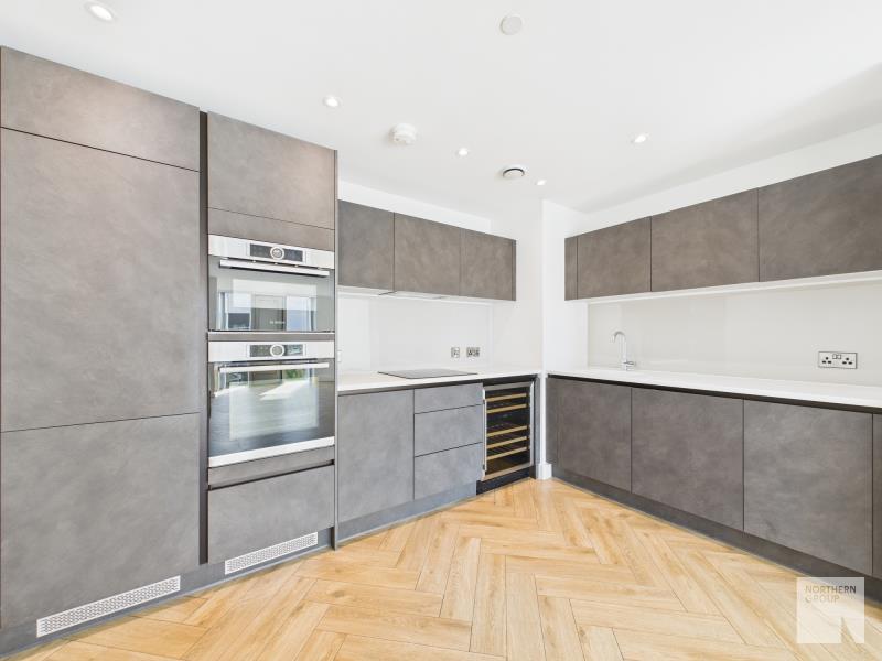 Elizabeth Tower :: Manchester image 9