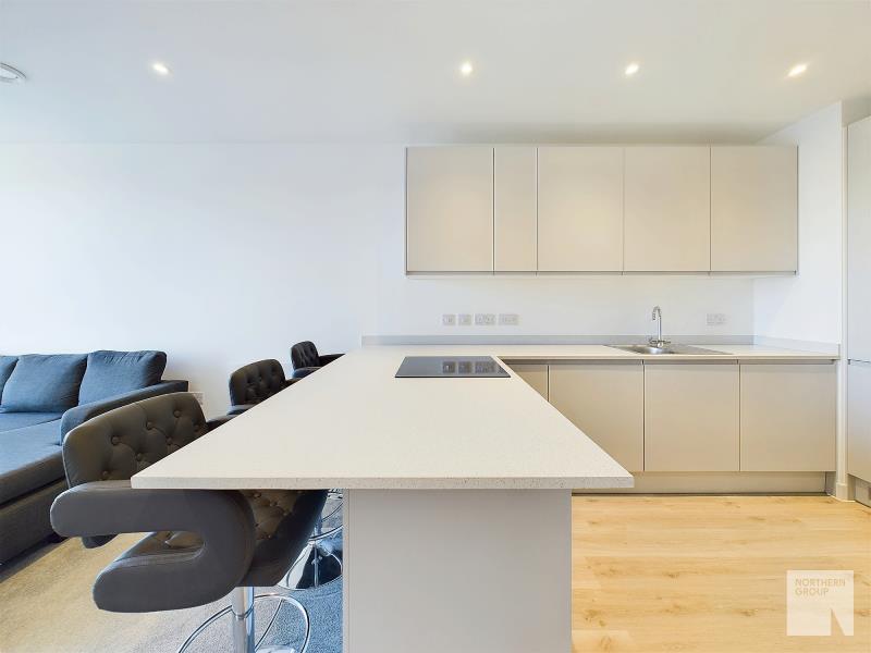 Apt 21001, No1 Old Trafford image 5