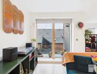 Apt 2.15 :: Ice Plant image 3