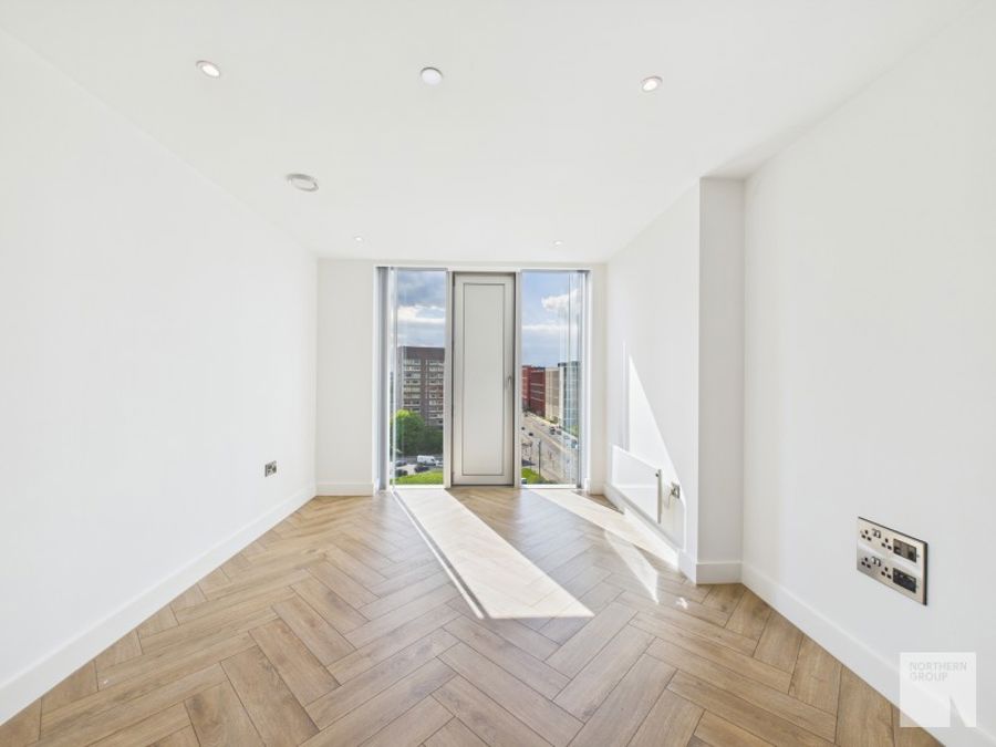 Elizabeth Tower :: Manchester image 3