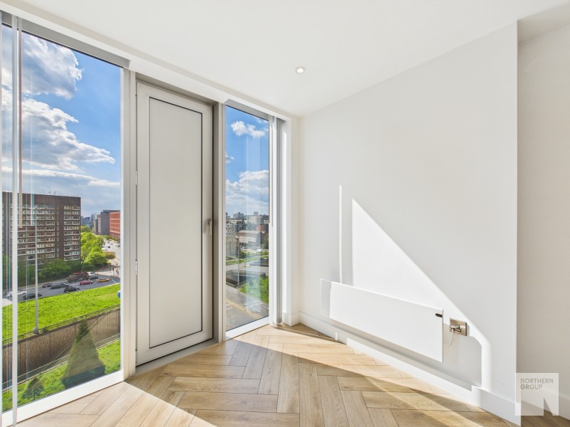 Elizabeth Tower :: Manchester image 4