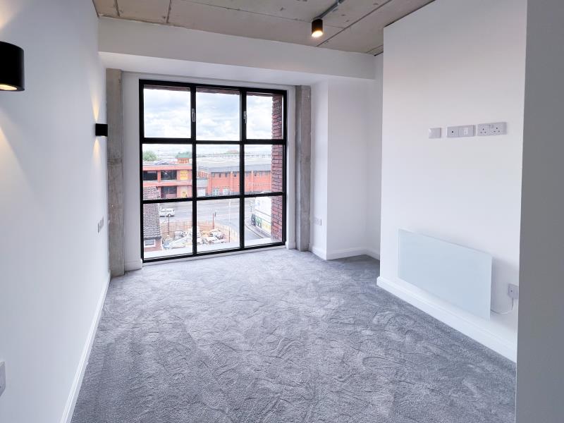 Apt 7.03 :: One Silk St image 2