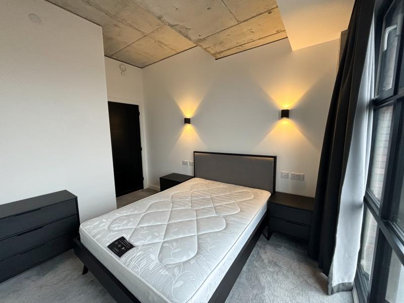 Apt 7.03 :: One Silk St image 6