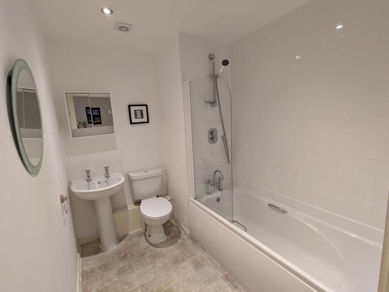 Quay 5 :: Salford image 4