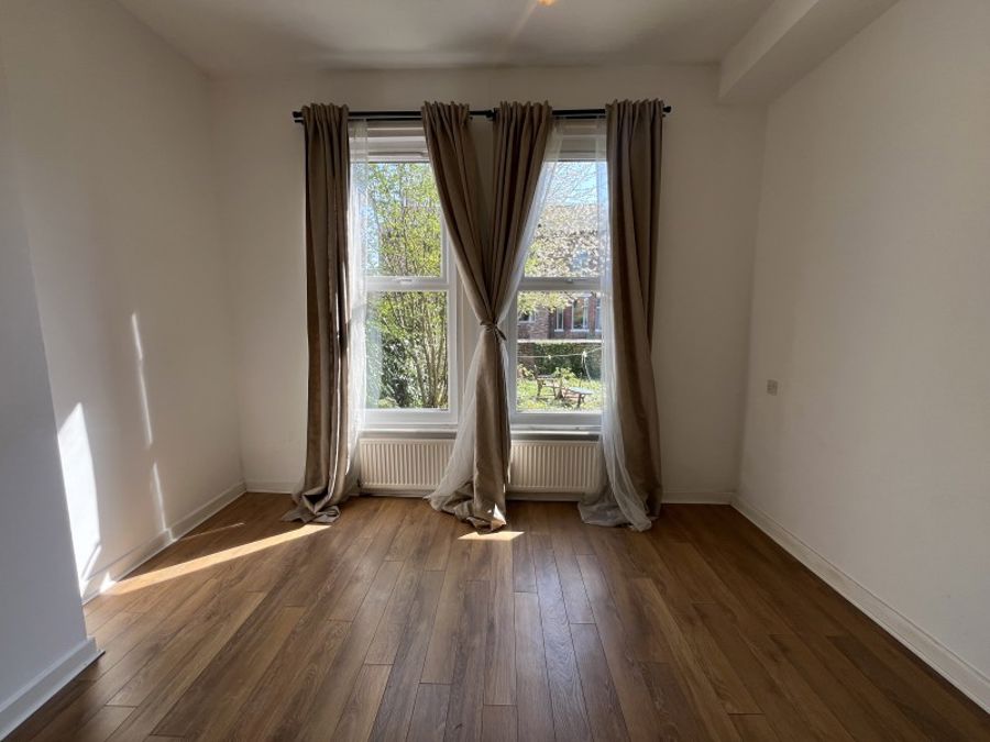 Flat 2 :: 12 Maple Ave image 6