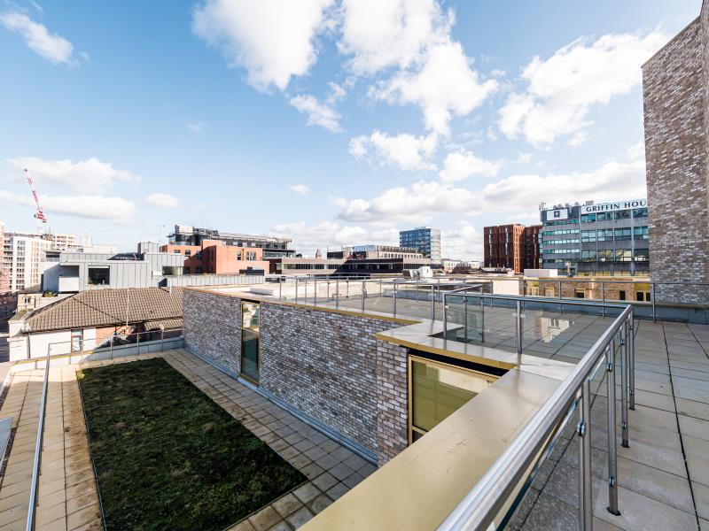 Flat 50 :: The Quarters image 10