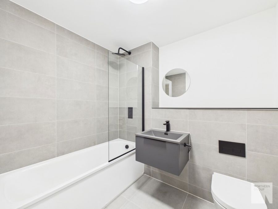 Berkley Square :: Salford image 8