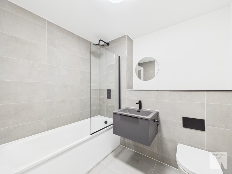 Berkley Square :: Salford image 11