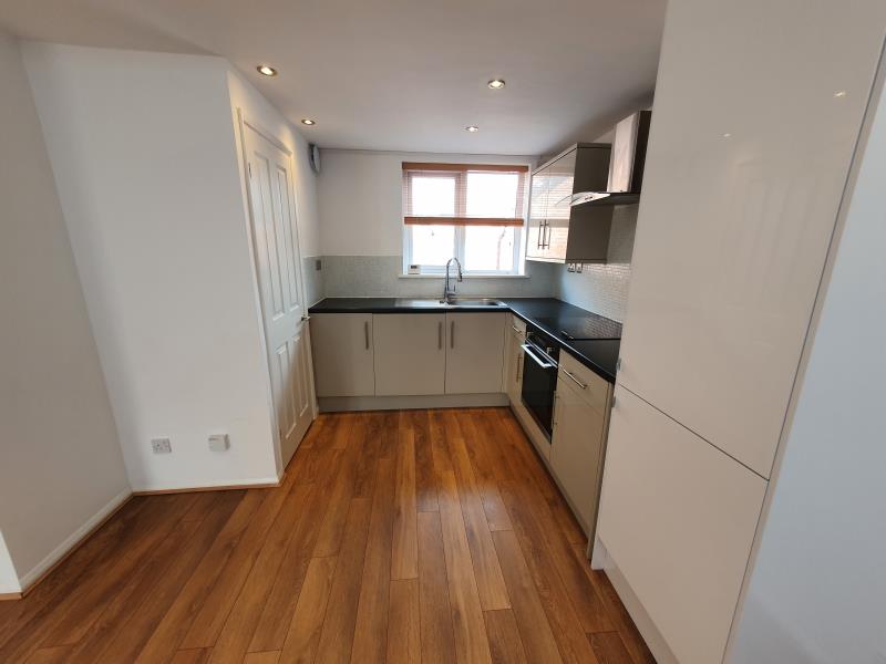 Flat 3 :: 17 Warwick Rd image 3