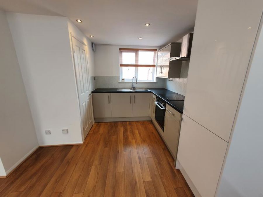 Flat 3 :: 17 Warwick Rd image 3