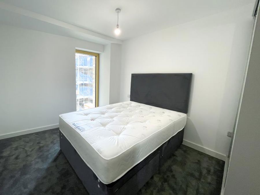 Apt 24 :: The Quarters image 10