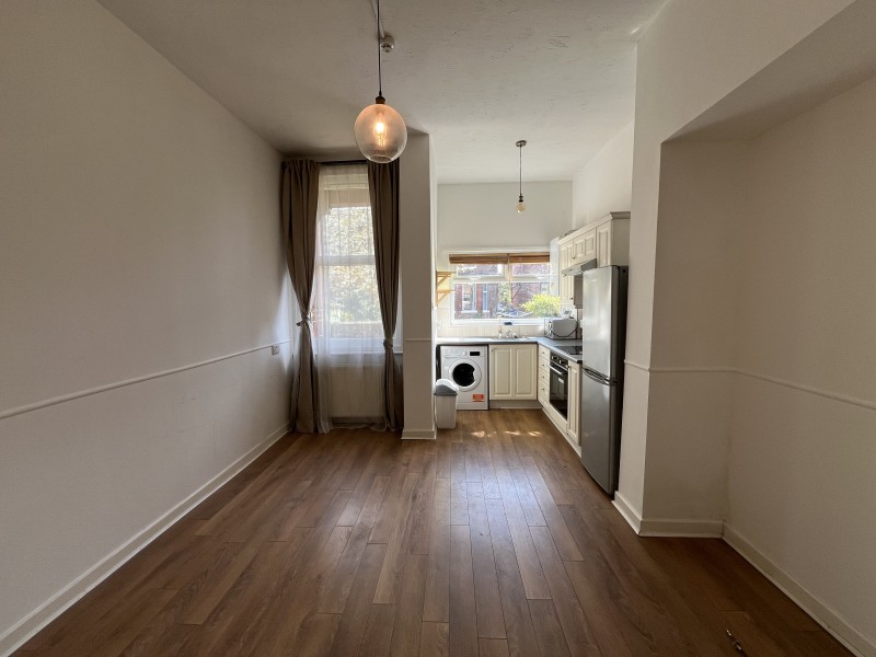 Flat 4 :: 12, Maple Ave image 1