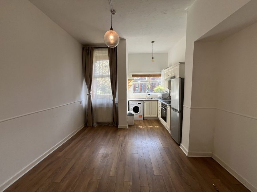 Flat 4 :: 12, Maple Ave image 1