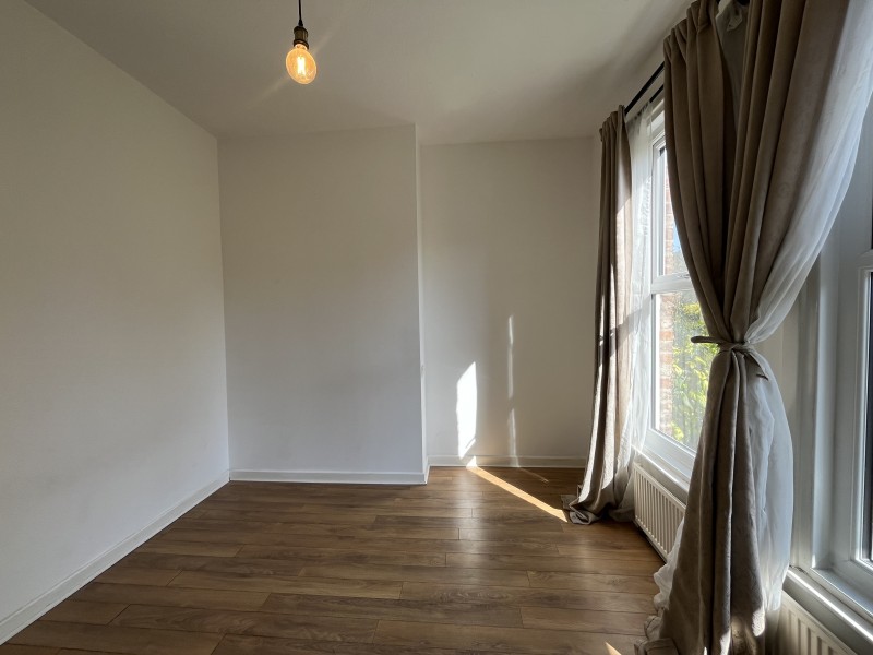 Flat 4 :: 12, Maple Ave image 2